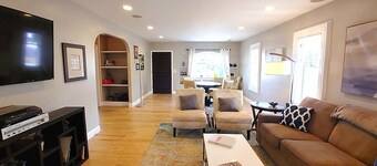 Historic Home *reWine Mission* Walk Downtown: Coffee, Shop, Dine, Wines, Brews