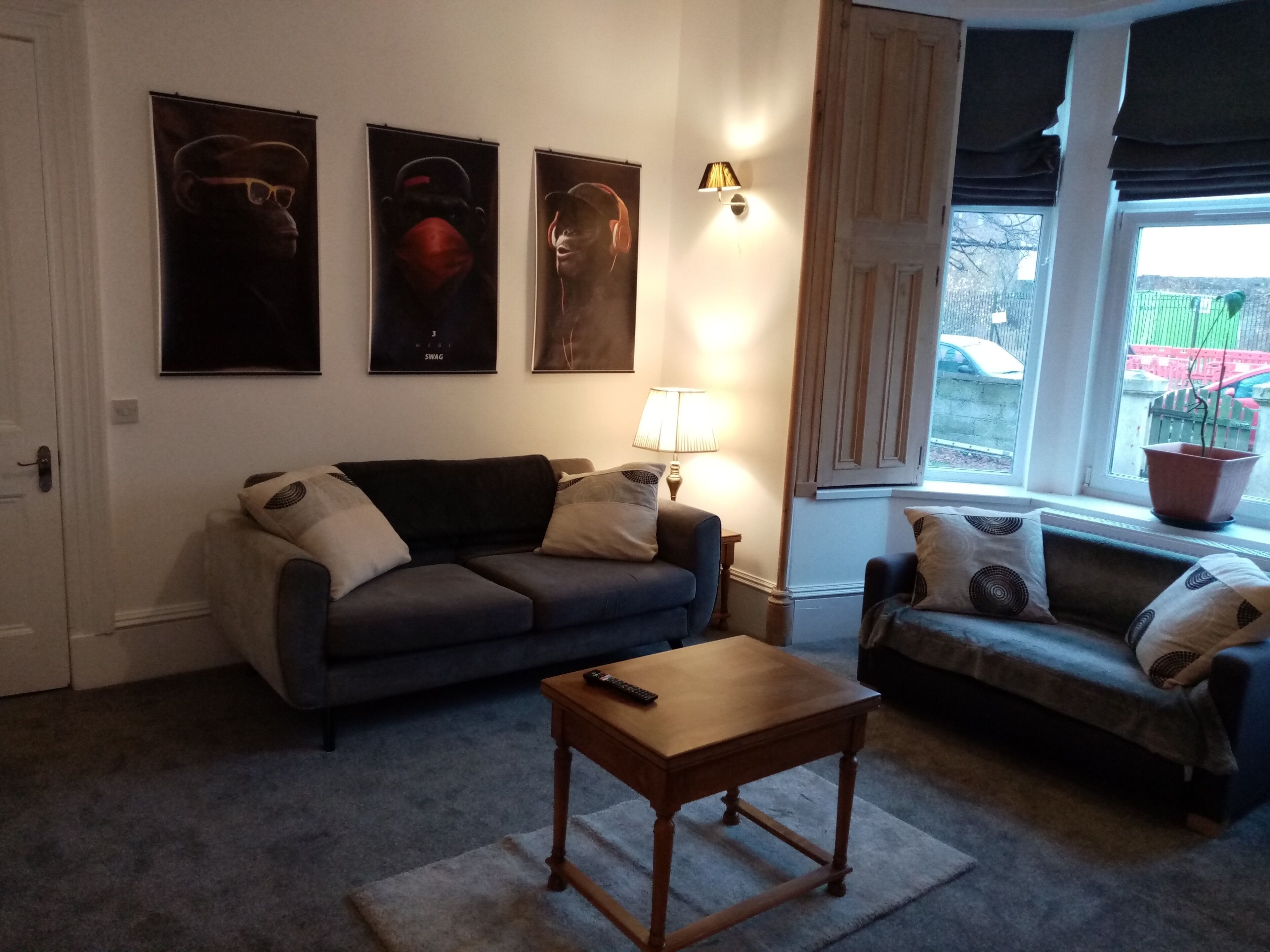 Beautiful Large 1 kingsized bed fully furnished apartment.