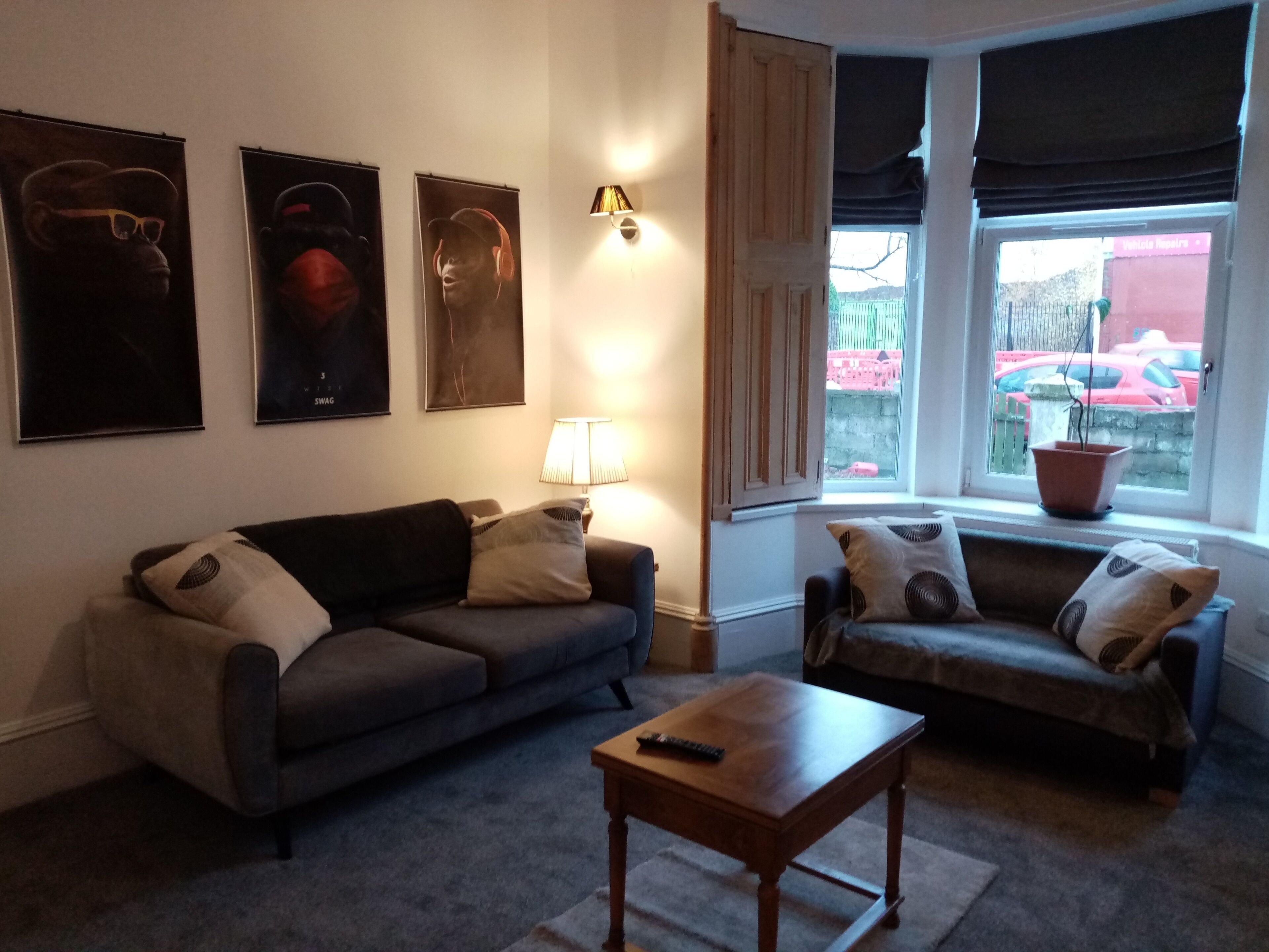 Beautiful Large 1 kingsized bed fully furnished apartment.