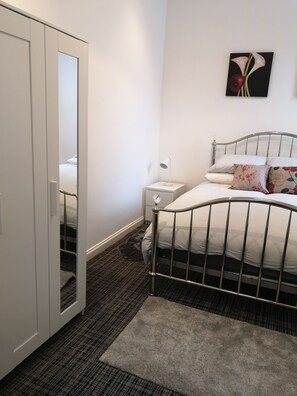 1 Schlafzimmer, Bügeleisen/Bügelbrett, Reisekinderbett, kostenloses WLAN