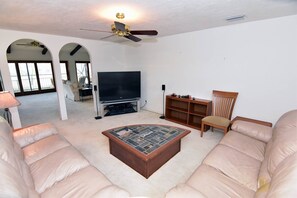 House (Par View) | Living room