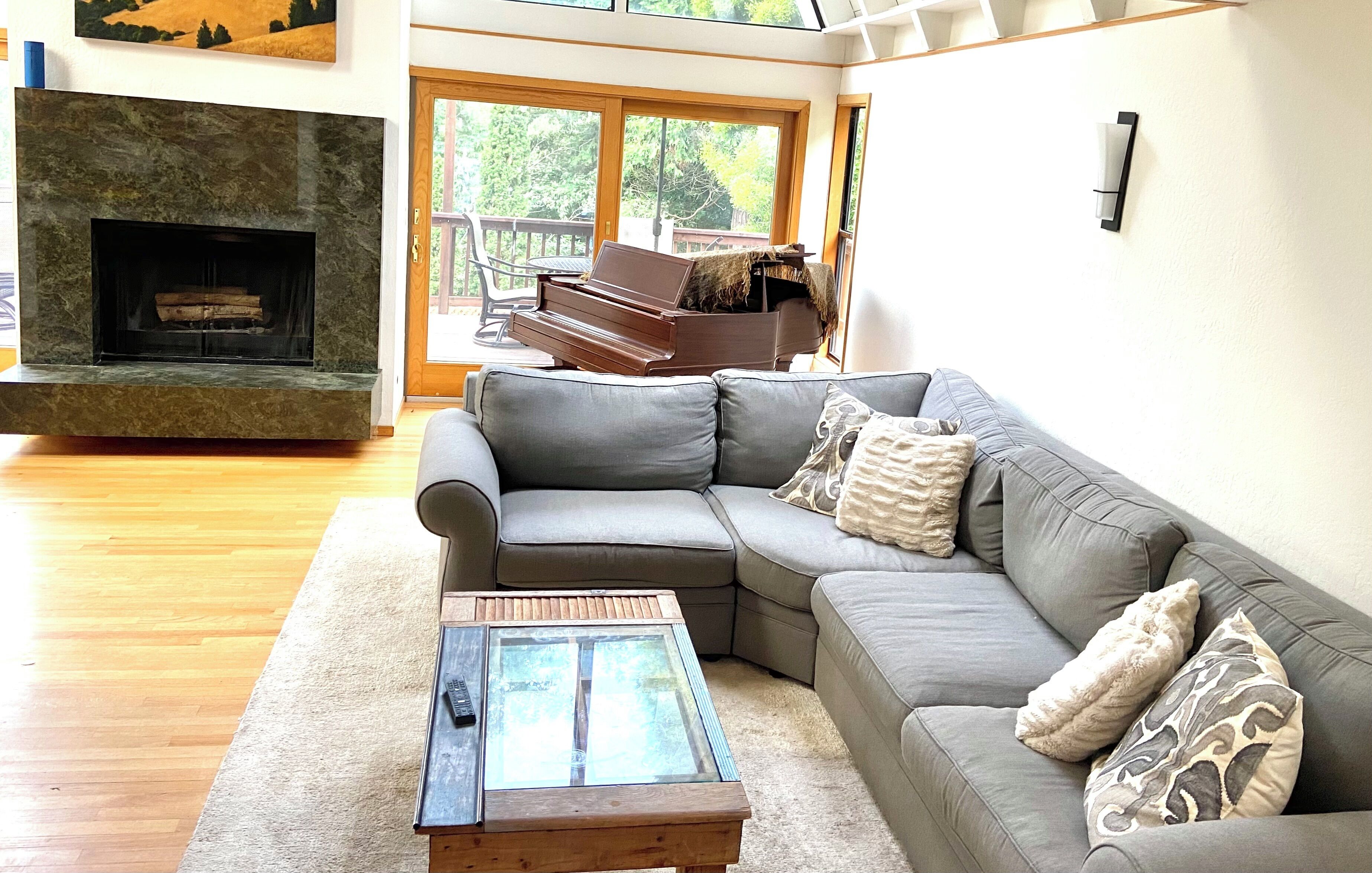 Mill Valley Chalet - Sunny & Private - Deck, Views, Putting Green, Trails, Tub