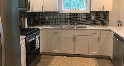 Kid-friendly Michiana cottage! Summer dates open - including 4th of July!