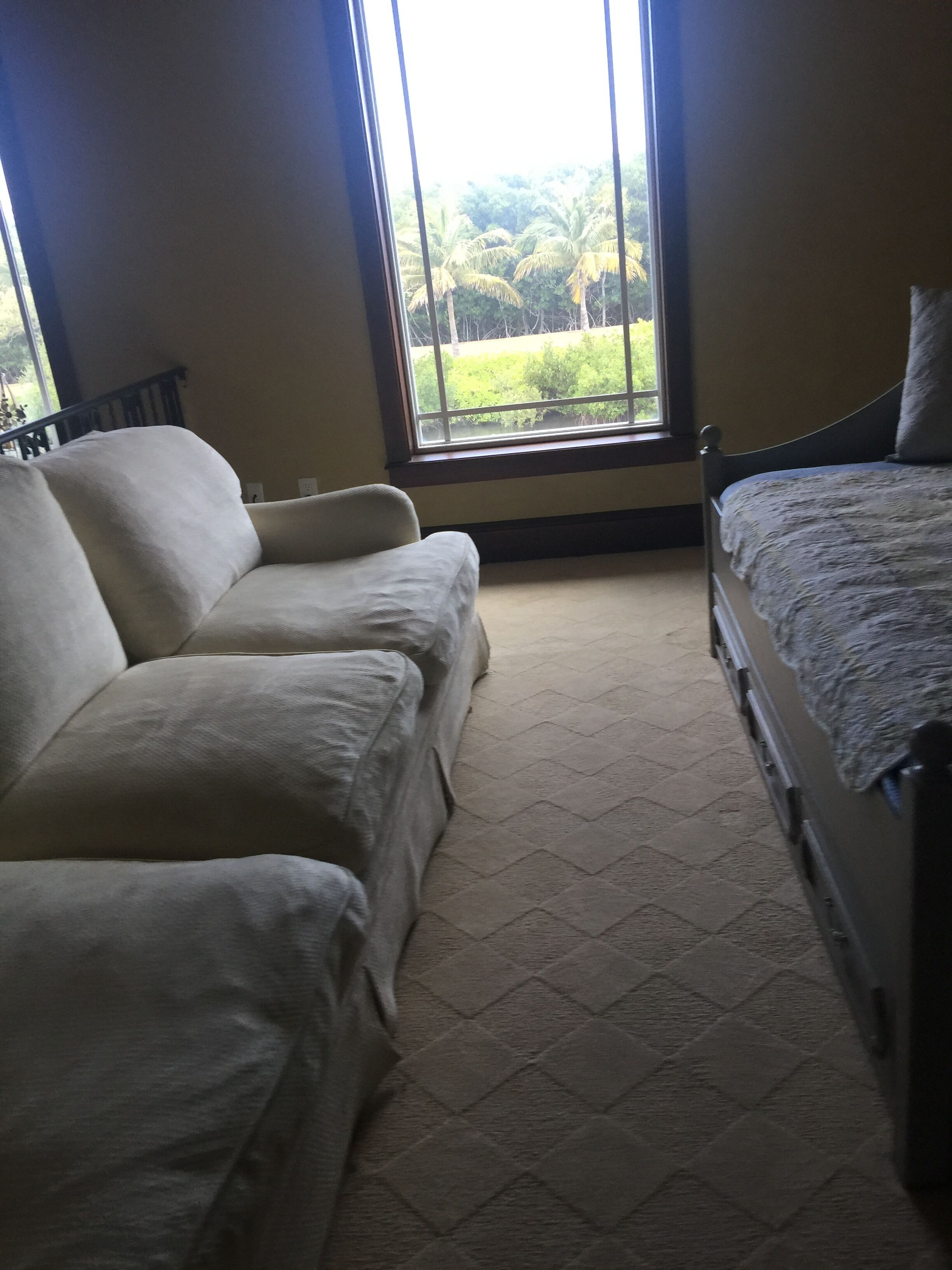   HUTCHENSON  ISLAND  RIVERFRONT  BEACH RESORT