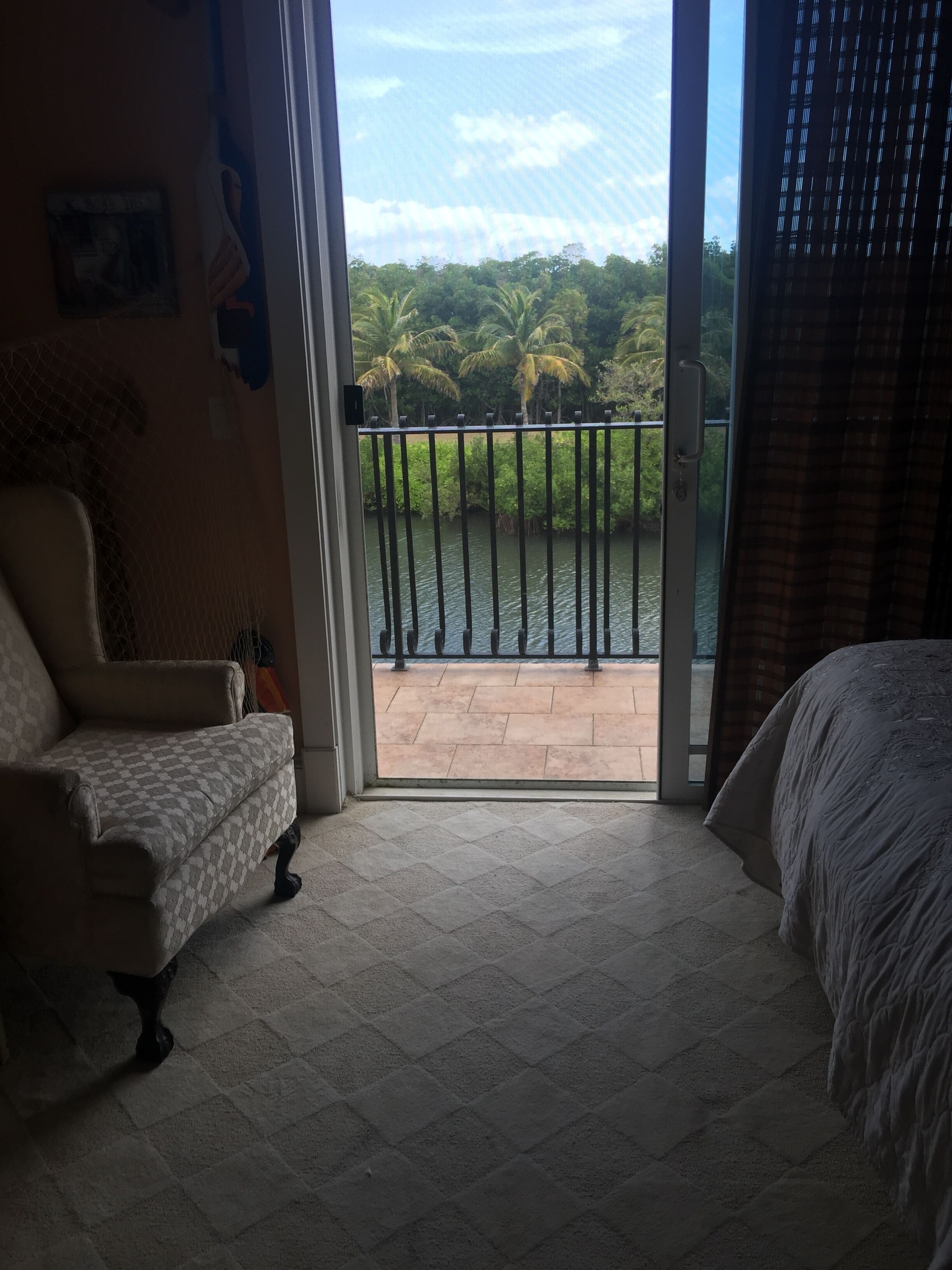   HUTCHENSON  ISLAND  RIVERFRONT  BEACH RESORT