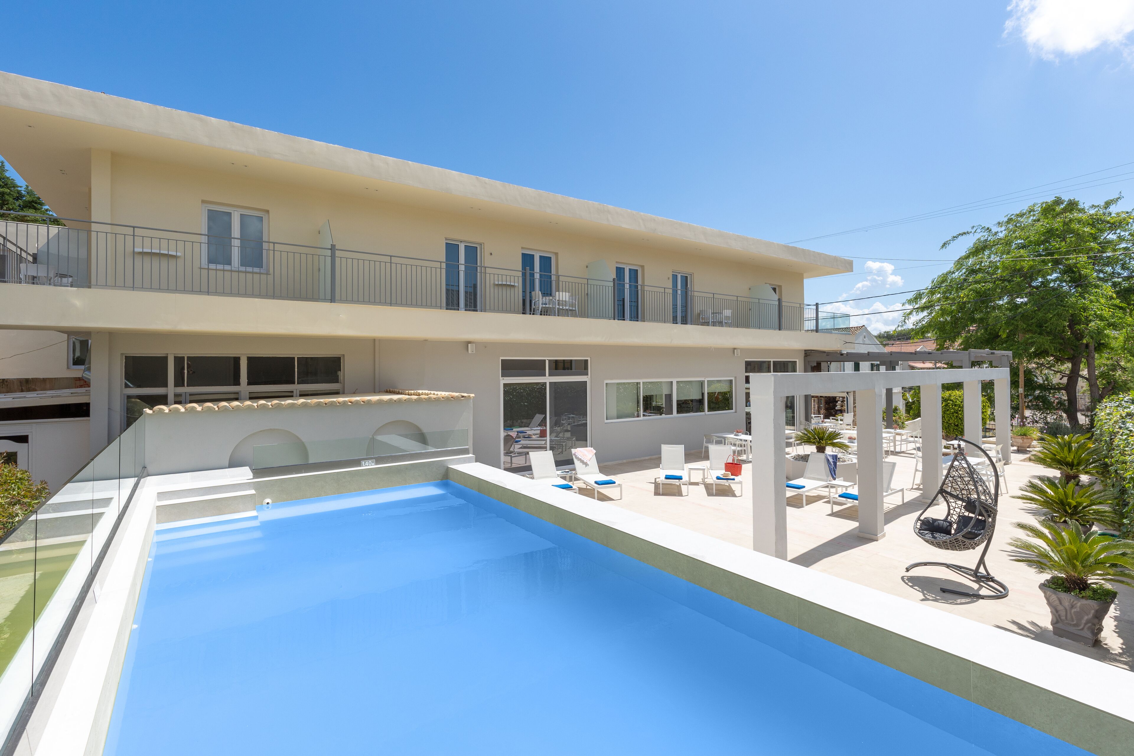 Piscine extérieure (ouverte en saison)