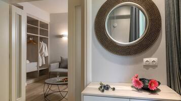 Standard Suite | In-room safe, individually decorated, individually furnished, desk