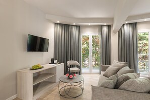 Standard trippelrum | Värdeförvaringsskåp på rummet, individuell inredning och unika möbler