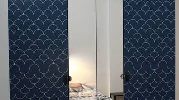 1 bedroom, desk, free WiFi, bed sheets