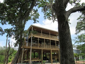 Exterior - Luxury Suite Apartment at the Beach (Pass Christian)