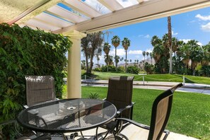 Hus (Farrell E33) | Balkong