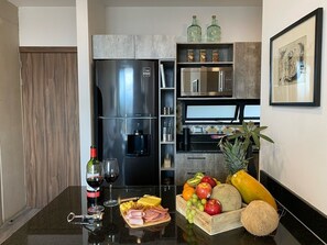 Fridge, microwave, oven, stovetop - New Apartment with Amazing Decoration (Guadalajara)