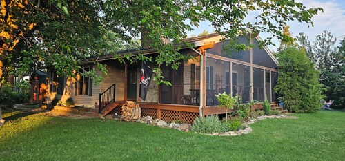 Quarry Vista Kelleys Island, 3 Bedroom, Golf Cart, Hot Tub