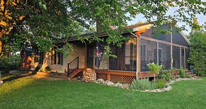 Quarry Vista Kelleys Island, 3 Bedroom, Golf Cart, Hot Tub