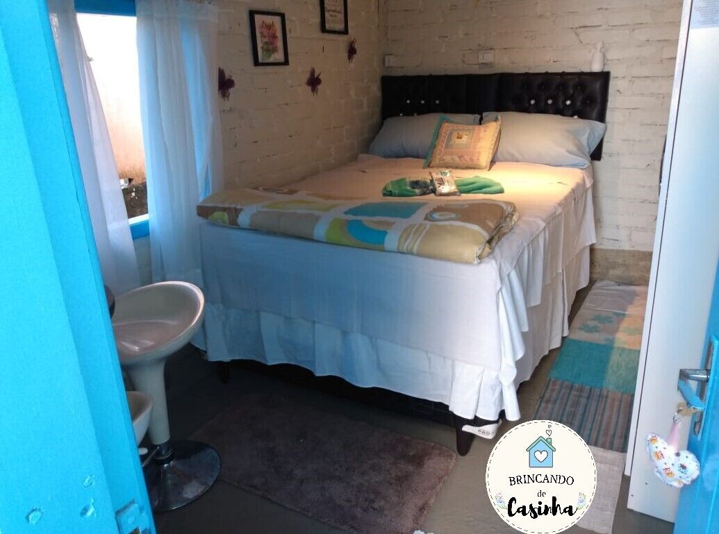 Casinha no Jardim, Quarto e Cozinha Completa- Área Central