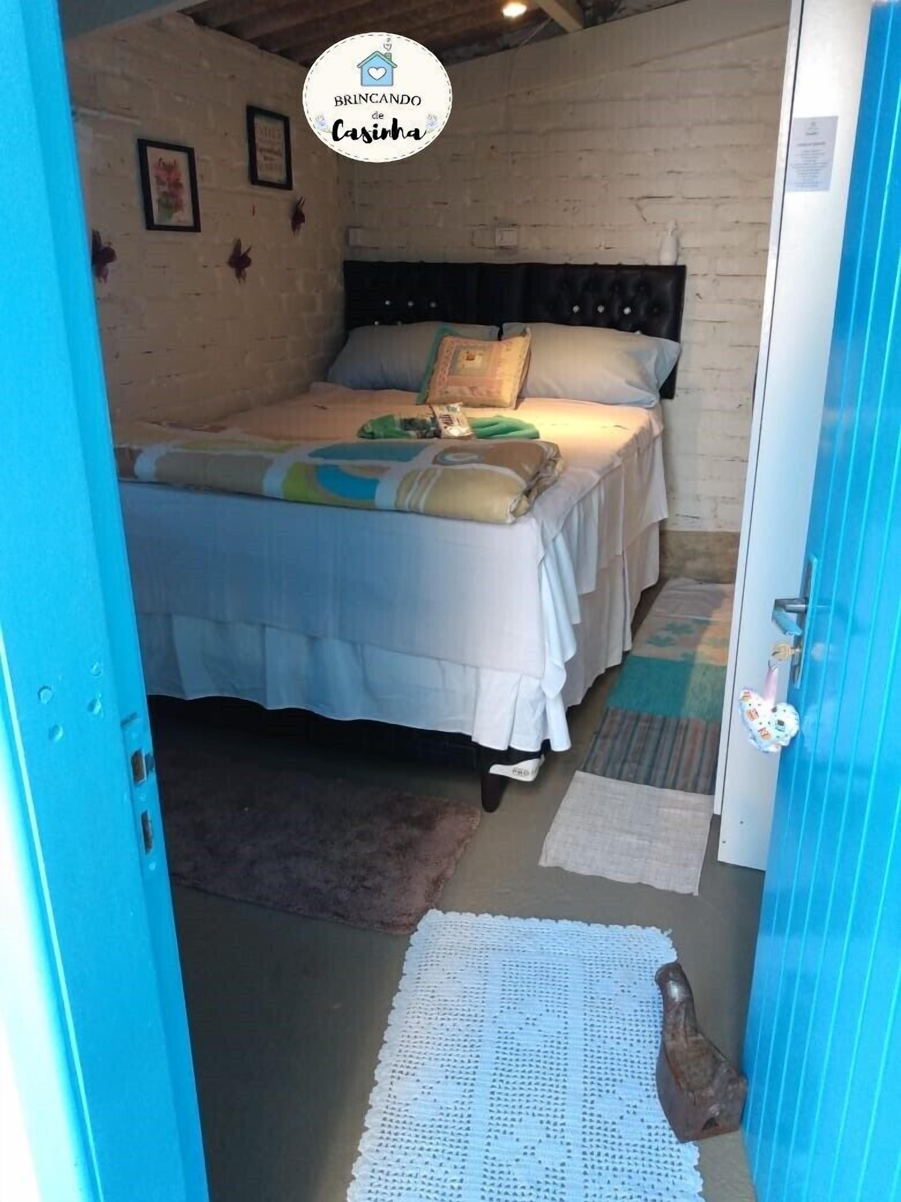 Casinha no Jardim, Quarto e Cozinha Completa- Área Central