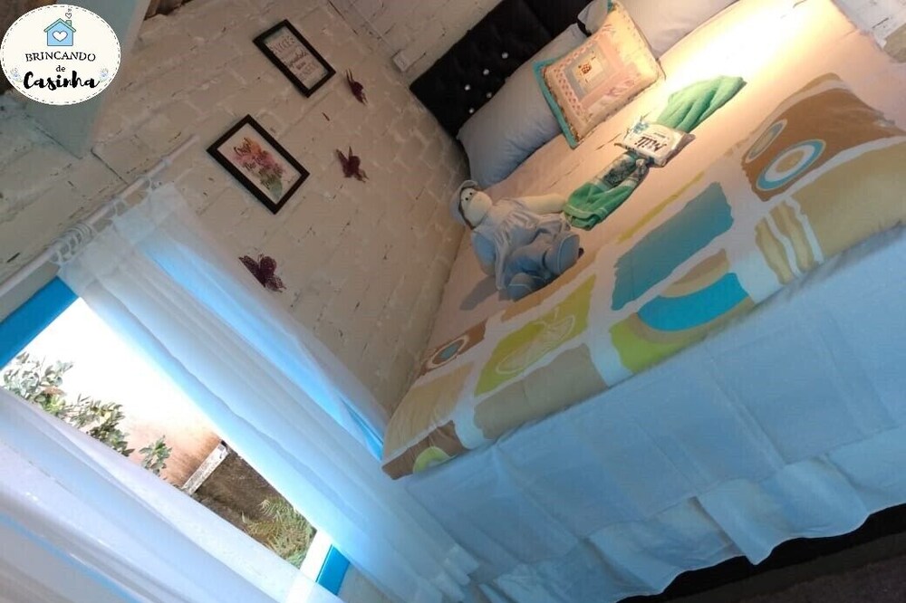 Casinha no Jardim, Quarto e Cozinha Completa- Área Central
