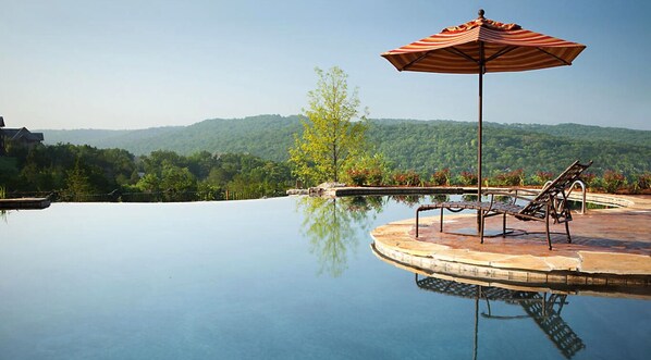 Indoor pool, outdoor pool - Beautiful 1 bdrm Wilderness Club @ Big Cedar on Table Rock Lake (Ridgedale)