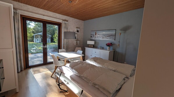 2 bedrooms, iron/ironing board, free WiFi, bed sheets