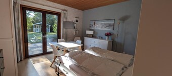 Ferienhaus mit Eigenem Garten, Großer Terrasse und Gartenhaus mit Veranda