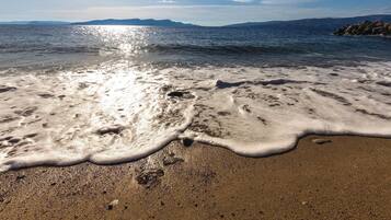 Ubicación cercana a la playa y pesca