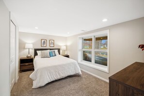 4 bedrooms, desk, free WiFi, bed sheets