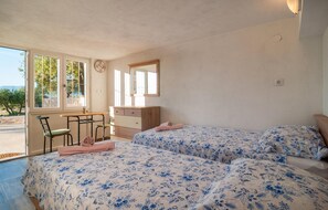 3 bedrooms, travel cot, free WiFi, bed sheets