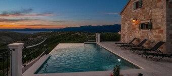 Awesome home in Postira