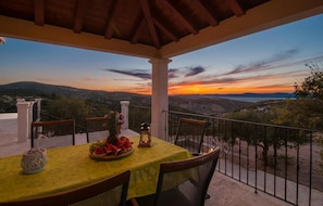 Outdoor dining - Beautiful home in Postira (Postira)