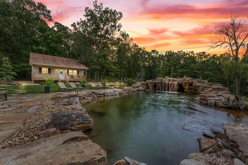 REFLECTIONS COTTAGE - Private Hot Tub and Fire Pit