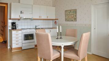 Fridge, stovetop, coffee/tea maker