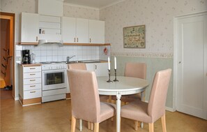 Réfrigérateur, plaque de cuisson, cafetière/bouilloire