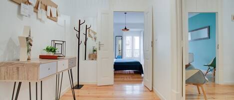 2 bedrooms, iron/ironing board, Internet, bed sheets