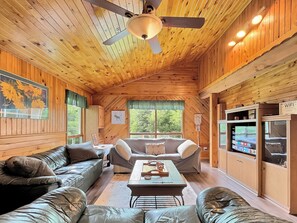 スマートテレビ、暖炉、PC モニター