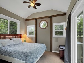 3 室のベッドルーム、デスク、旅行用ベビーベッド、WiFi (無料)