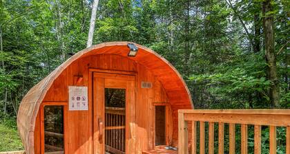 Spacious Bancroft Cottage- Private Lakefront / Sauna / In Town