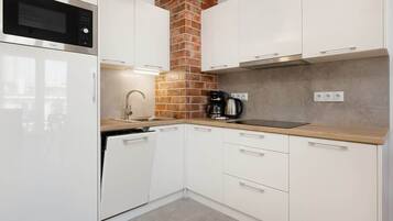 Fridge, microwave, stovetop, dishwasher
