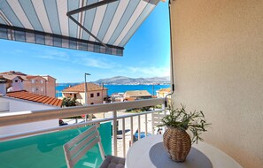 Outdoor dining - 2 bedroom cozy apartment in Okrug Gornji (Okrug Gornji)