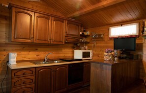 Kühlschrank, Mikrowelle, Herdplatte, Geschirrspüler