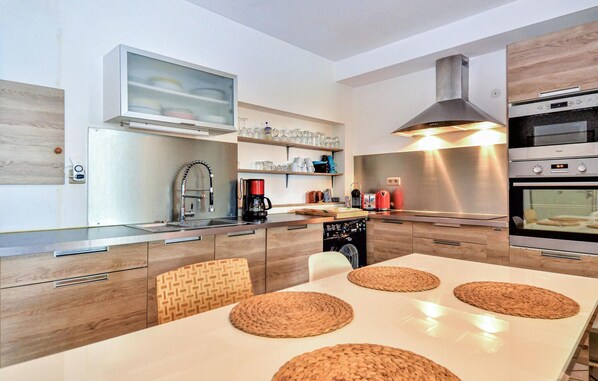 Oven, stovetop, dishwasher, coffee/tea maker