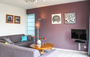 Smart TV - Stunning home in Vlagtwedde (Vlagtwedde)