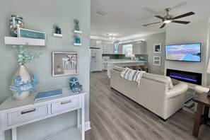 TV - 6 Seater Golf Cart, 3 Bikes, Easy walk to Beach! (Santa Rosa Beach)