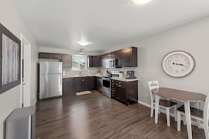 Coffee/tea maker, fridge, microwave, oven