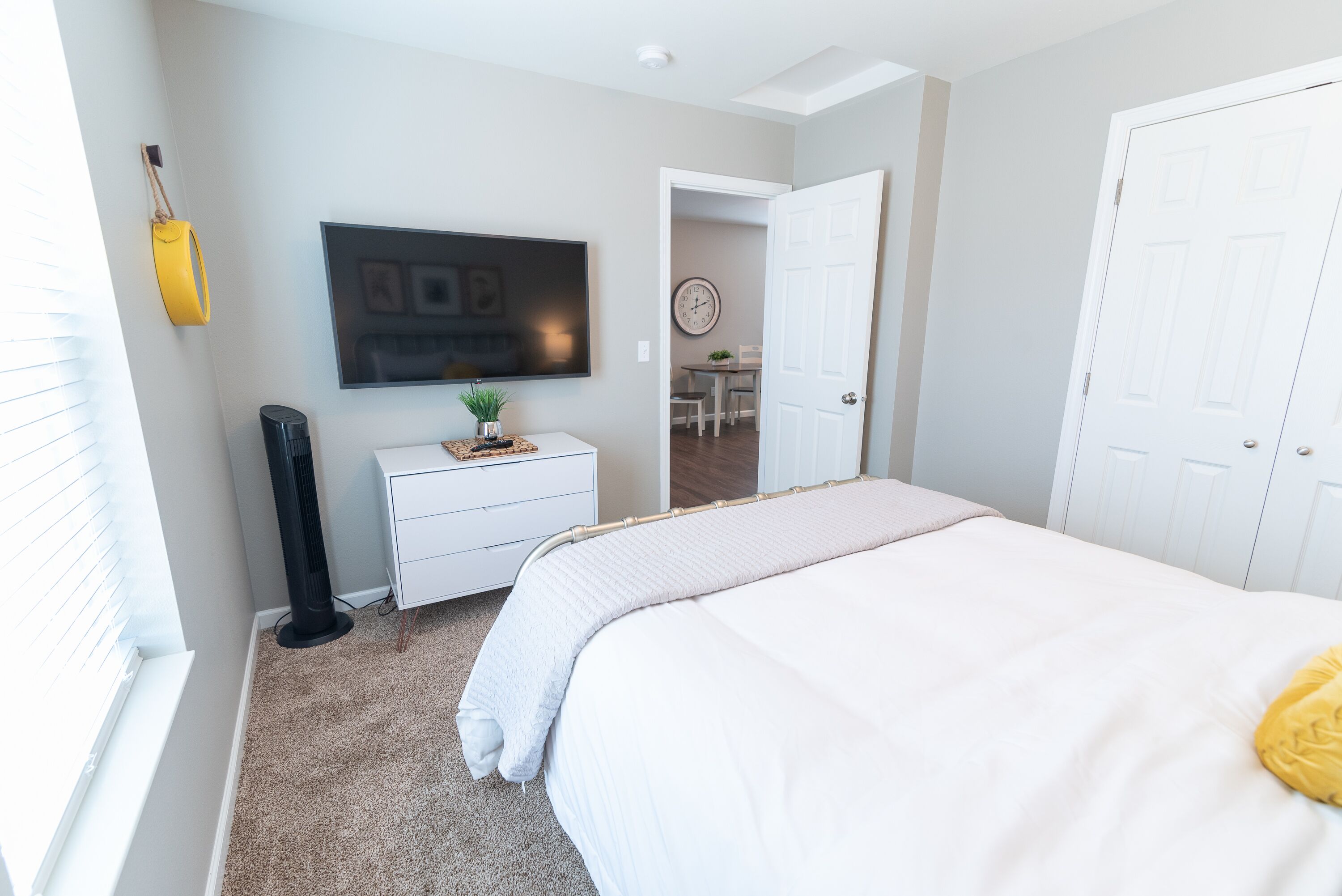 2 bedrooms, iron/ironing board, WiFi