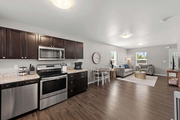 Coffee/tea maker, fridge, microwave, oven