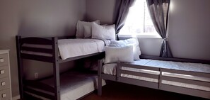 3 bedrooms, iron/ironing board, bed sheets