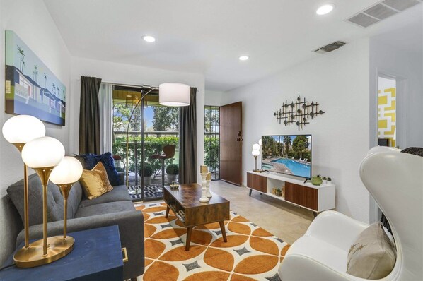 Condo (Los Felices M104) | Living room | TV