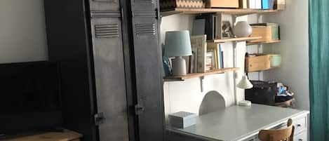 2 bedrooms, desk, iron/ironing board, free WiFi