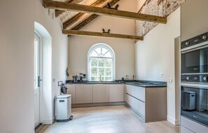 Kühlschrank, Ofen, Herdplatte, Geschirrspüler