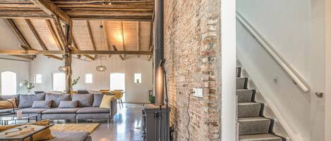 Smart TV, fireplace, DVD player